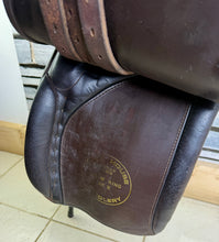 Load image into Gallery viewer, 17” Wide Palaton Derby House Show Ring Mark II Working Hunter Saddle - Brown
