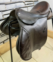 Load image into Gallery viewer, 17” XW Hamilton Balance GP Saddle - Brown - 4X Wide - Cob Hoop Tree
