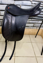Load image into Gallery viewer, 17 1/2” MW-Wide Albion Legend K2 Dressage Saddle - Black