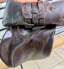 Load image into Gallery viewer, 17 1/2” MW Farrington Burford Event Saddle - Brown Buffalo