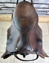 Load image into Gallery viewer, 14” Wide Lovatt &amp; Rickets Pony Saddle - Brown