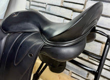 Load image into Gallery viewer, Size 2/18” Changeable Gullet Width 3 Wow Competitor Dressage Saddle - Black