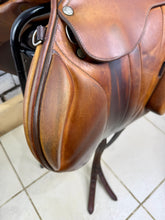 Load image into Gallery viewer, 17” Wide Butet Monoflap Cross Country Jump Saddle - Brown/Tan