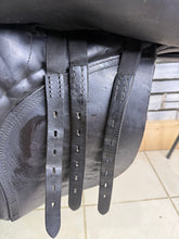 Load image into Gallery viewer, 17” XXW Hamilton Balance GP Saddle - Black - 7X Wide