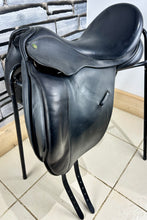 Load image into Gallery viewer, 17” MW Ideal Suzannah Dressage Saddle - Black