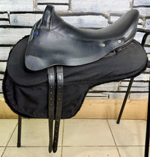 Load image into Gallery viewer, 17” Wide Free &amp; Easy Endurance/Floating Panel Saddle - Black