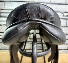 Load image into Gallery viewer, 17 1/2” Medium Spalding Britanica Elite Dressage Saddle - Black