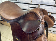 Load image into Gallery viewer, 18” Medium Zaldi Jupiter GP/Jump Saddle - Brown
