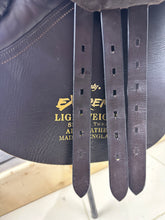 Load image into Gallery viewer, 17” Medium County Extreme Lightweight Jump/XC Saddle - Brown