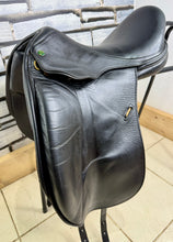 Load image into Gallery viewer, 17 1/2” Wide Penwood Close Contact Dressage Saddle - Black