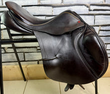 Load image into Gallery viewer, 17 1/2” MW Albion Kontrol Ultima Forward Flap Jump Saddle - Brown