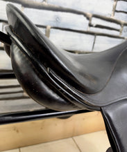 Load image into Gallery viewer, 18” 29.5/MW Stubben Romanus Show/Working Hunter Saddle - Brown