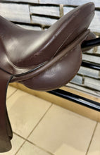 Load image into Gallery viewer, 16 1/2” Wide Jeffries Stamford English WH Saddle - Brown - Working Hunter Cob