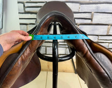 Load image into Gallery viewer, 17 1/2” 28 (MN) Stubben Siegfried C.S. Jump Saddle - Brown