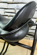 Load image into Gallery viewer, 17 1/2” Medium Heritage Yin-Yang Dressage Saddle - Black