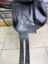Load image into Gallery viewer, 17 1/2” Medium-MW Devoucoux Chiberta Lab Monoflap Jump Saddle - Black/Orange