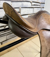 Load image into Gallery viewer, 15” Wide-XW Derby House English Show/Working Hunter Pony Saddle -Brown- Suede Top