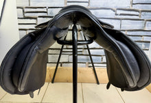 Load image into Gallery viewer, 17” XXW Hoop Tree Manor Cob GP Saddle - Black - Extra Wide - 4 Straps