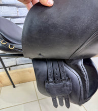 Load image into Gallery viewer, 17 1/2” MW Paul Jones GP Saddle - Black