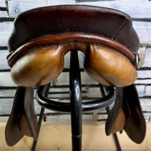 Load image into Gallery viewer, 17 1/2” C (MW) Stubben Siegfried II Jump Saddle - Brown