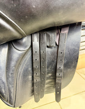 Load image into Gallery viewer, 17” Medium Jeffries Falcon Event GP Saddle - Black