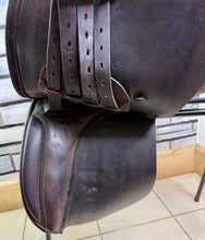 Load image into Gallery viewer, 17 1/2” Wide Paul Jones Working Hunter Saddle -Brown- Suede Seat &amp; Knees