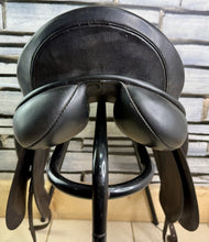 Load image into Gallery viewer, 17” Medium/MW Barnsby Dressage Saddle - Black
