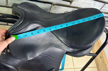 Load image into Gallery viewer, 16” Wide M&amp;J Saddlery English GP Pony Saddle - Black