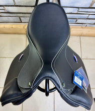 Load image into Gallery viewer, 15” - 15 1/2” MW Whitaker Junior Pro Jump Saddle - Black - Full Leather - Heat Adjustable