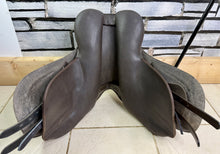 Load image into Gallery viewer, 14 1/2” Wide Changeable Gullet Wintec Pony GP Saddle -Brown- Flocked