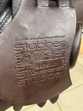 Load image into Gallery viewer, 17” 32/Wide Stubben Juventus Jump Saddle - Brown