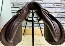 Load image into Gallery viewer, 17” Medium Kings Saddley VSD Saddle - Brown
