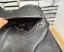 Load image into Gallery viewer, 17 1/2” XW Thorowgood Griffin Standard GP Saddle - Black