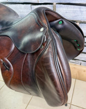 Load image into Gallery viewer, 17” +1 (MW) Equipe Synergy Jump Saddle - Brown - Double Flap