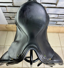 Load image into Gallery viewer, 17” Wide Ideal Toshina Dressage Saddle - Black