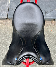 Load image into Gallery viewer, 15 1/2” MW Barnsby WH Saddle - Black