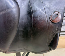 Load image into Gallery viewer, 17” MW Amerigo Vega Monoflap Jump Saddle - Brown