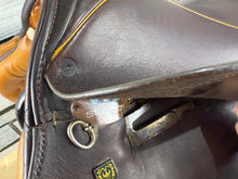 Load image into Gallery viewer, 18 1/2” Medium (Fit 30) Stubben Siegfried Extra GP/Jump Saddle - Black/Tan