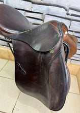 Load image into Gallery viewer, 17” 30 (MW) Stubben Siegfried GP Hunting Saddle - Brown - Suede Knees