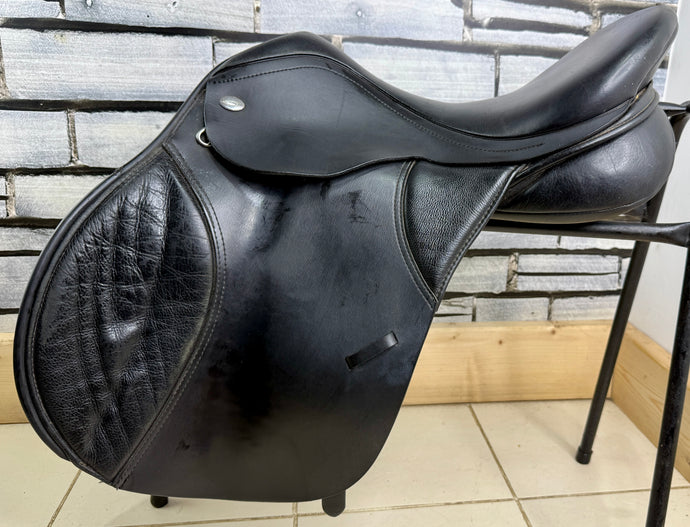 17 1/2” Medium/Changeable Gullet Thorowgood High Wither T6 GP Saddle - Black