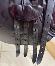 Load image into Gallery viewer, 17 1/2” Medium Albion Selecta GP Saddle -Black- Changeable Knee Pads