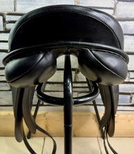 Load image into Gallery viewer, 17 1/2” MW-Wide Ideal Jessica Dressage Saddle - Black - Flocked