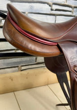 Load image into Gallery viewer, 17 1/2” MW Devoucoux Chiberta O Jump Saddle - Brown