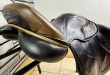 Load image into Gallery viewer, 17” XW Silhouette Dual/Double Flap Jump Saddle - Black/Brown