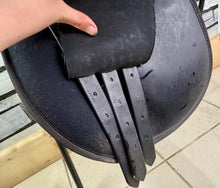 Load image into Gallery viewer, 17 1/2” Wide Thorowgood Griffin Cob GP Saddle - Black