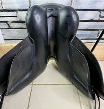 Load image into Gallery viewer, 18” MW Ideal Suzannah Printed Leather Dressage Saddle -Black