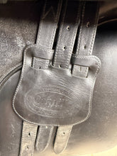 Load image into Gallery viewer, 17 1/2” Medium/Changeable Gullet Bates Caprilli GP Saddle - Black