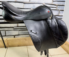 Load image into Gallery viewer, 17 1/2” MW Albion K2 Jump Saddle - Black -Big Blocks- Mega Comfy
