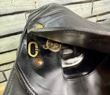 Load image into Gallery viewer, 17 1/2” Medium/Changeable Gullet Bates Caprilli GP Saddle - Black