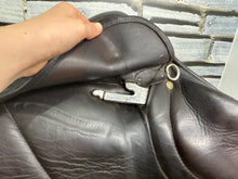 Load image into Gallery viewer, 17 1/2” Medium Silhouette MonoFlap Jump Saddle - Brown